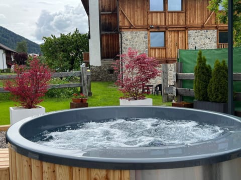 Camelot Luxury Houses Horses Apartment in Pellizzano