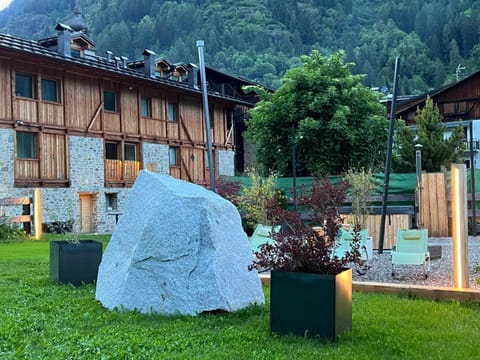 Camelot Luxury Houses Horses Apartment in Pellizzano