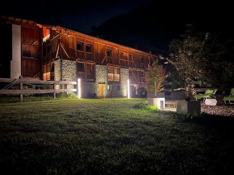 Camelot Luxury Houses Horses Apartment in Pellizzano