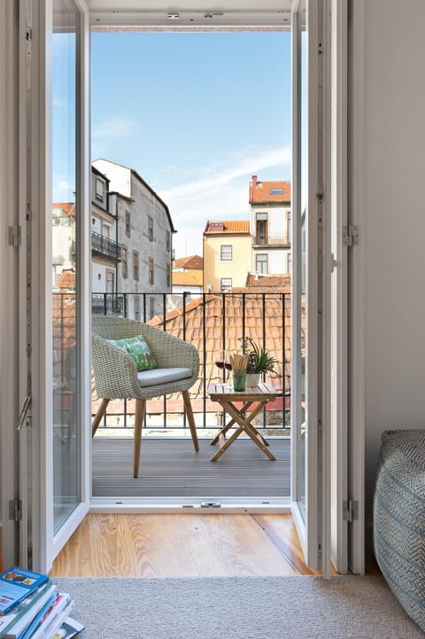Property building, Day, Balcony/Terrace, On site, Street view
