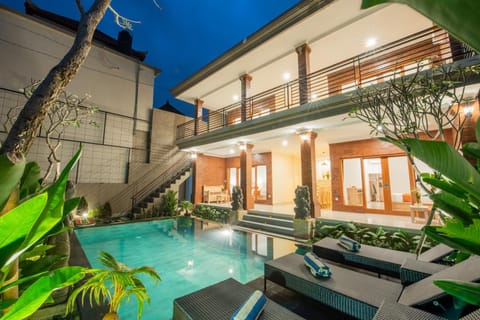 Property building, Pool view, Swimming pool, sunbed
