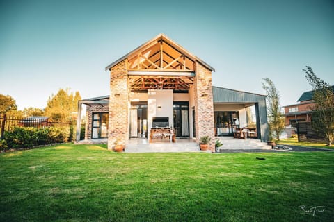 Property building, Garden, Garden view