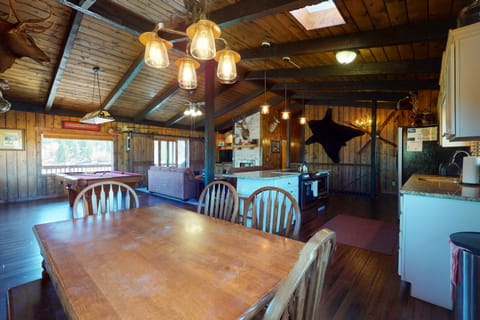 4 Eagles House in South Fork