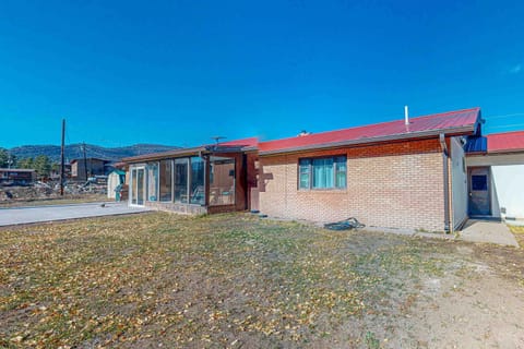 Rainbow Riverhouse House in South Fork