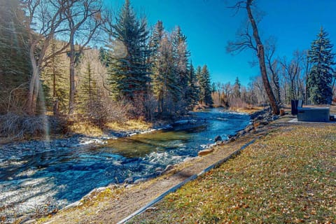 Rainbow Riverhouse House in South Fork