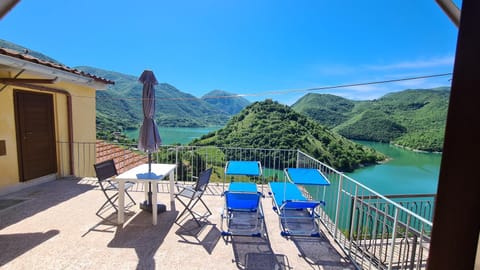 Natural landscape, View (from property/room), Balcony/Terrace, Lake view, Mountain view, sunbed