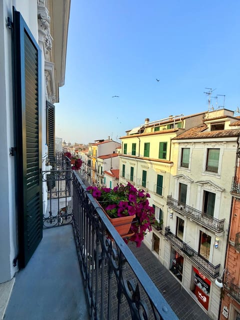 Balcony/Terrace, City view