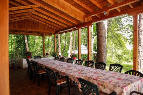 Restaurant/places to eat, Seating area