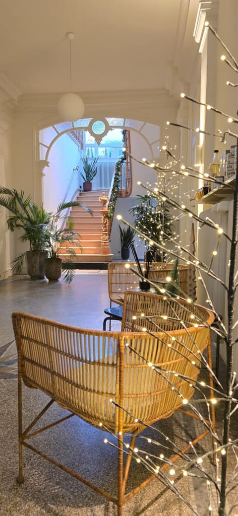 Property building, Facade/entrance, Seating area