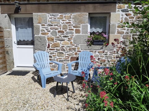 Property building, Facade/entrance, Balcony/Terrace