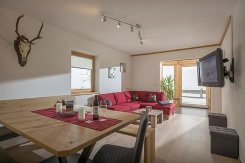 TV and multimedia, Living room, Dining area