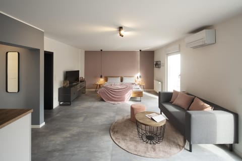 Photo of the whole room, Seating area, air conditioner
