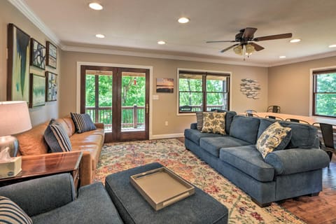 Lakefront Rest-Ashored Home with Private Dock! House in Lake Barkley