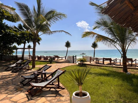 Nearby landmark, Day, Natural landscape, Beach, Evening entertainment, Sea view, sunbed