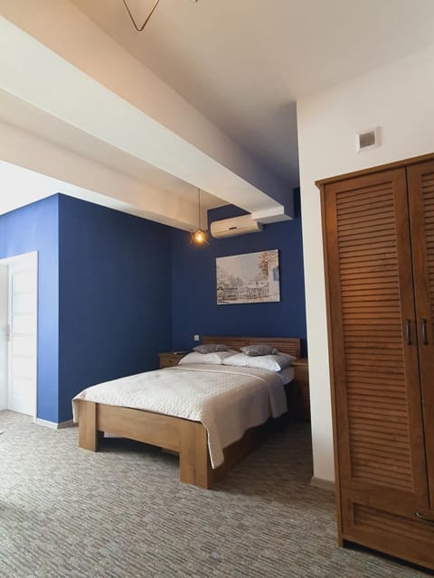 Bed, Photo of the whole room, Bedroom, wardrobe