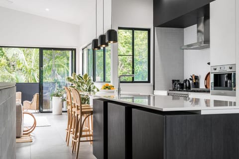 Coffee/tea facilities, Kitchen or kitchenette, Seating area, dishwasher, pet friendly, stove