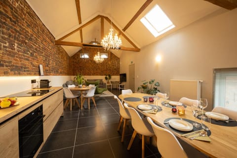 Food and drinks, Dining area