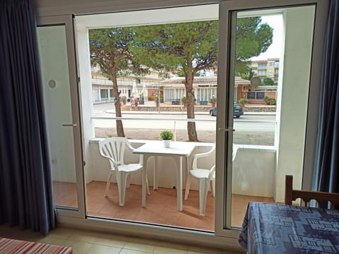 Balcony/Terrace, Photo of the whole room, Decorative detail, Street view