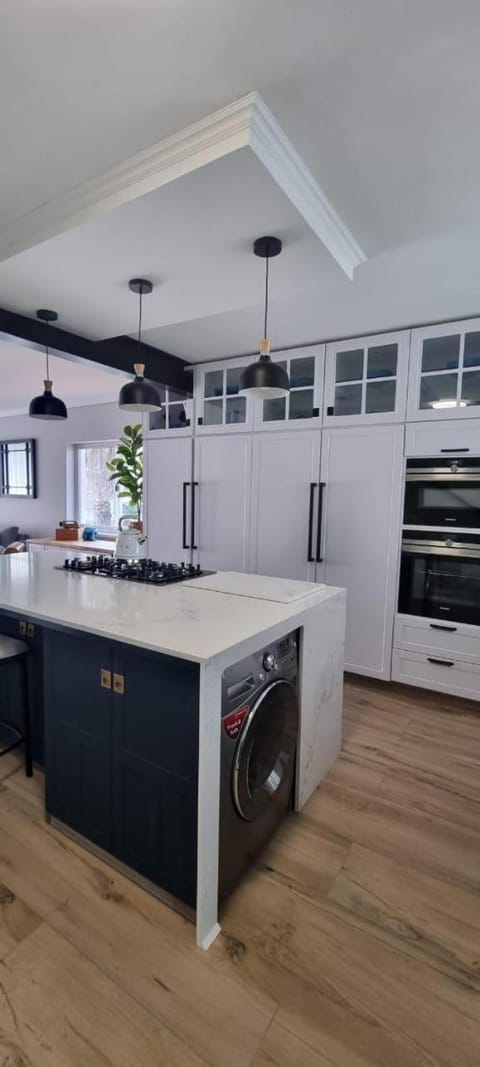 Modern Waterfront 2BR with stunning water views of canals Apartment in Knysna