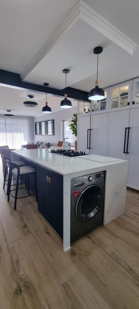 Modern Waterfront 2BR with stunning water views of canals Apartment in Knysna