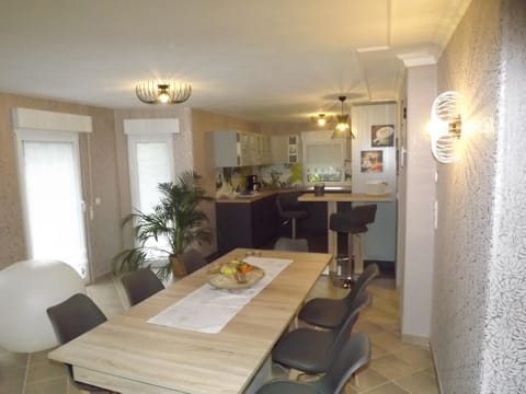 Lounge or bar, Dining area