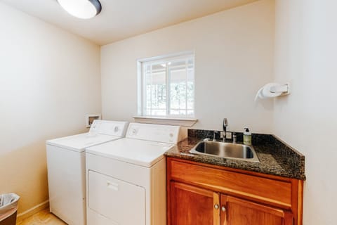 Makoto House in Round Hill Village