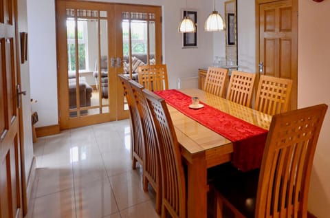 Seating area, Dining area