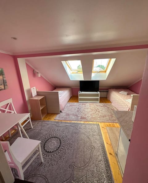 Bed, Photo of the whole room, Seating area, Bedroom