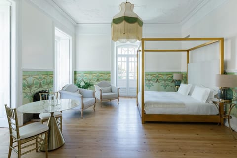 Bed, Balcony/Terrace, Living room, Photo of the whole room, Decorative detail, Seating area, Bedroom, Garden view, VIP, air conditioner