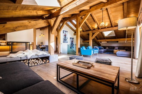 Ski in ski out Le Moulin charming duplex just 50 m from Princesse gondola Megève Apartment in Combloux