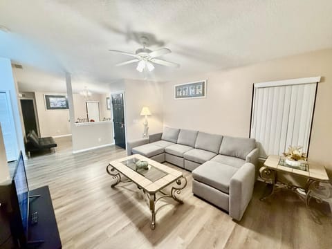 Grand Holiday 3BR Palms Condo near Disney Parks Apartment in Kissimmee