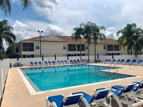 Grand Holiday 3BR Palms Condo near Disney Parks Apartment in Kissimmee