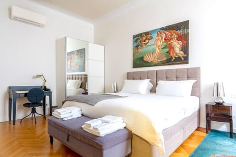 Bed, Photo of the whole room, Bedroom, air conditioner