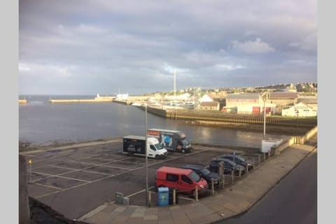 Centrally located 1 bed modern flat with harbour views Apartment in Wick