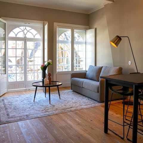 Seating area, Dining area