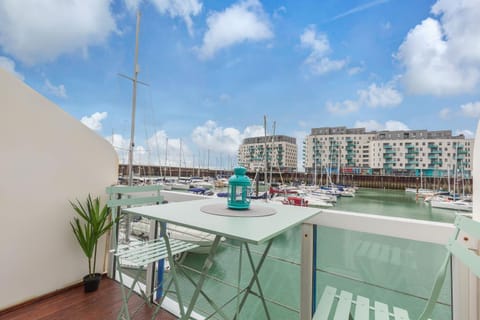 Property building, Balcony/Terrace, Sea view