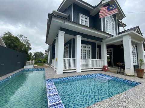 Swimming pool, Swimming pool
