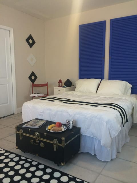 Chic and Comfortable Studio Free Street Parking Apartment in Coconut Grove