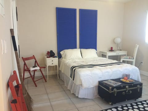 Chic and Comfortable Studio Free Street Parking Apartment in Coconut Grove