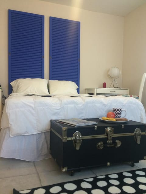 Chic and Comfortable Studio Free Street Parking Apartment in Coconut Grove