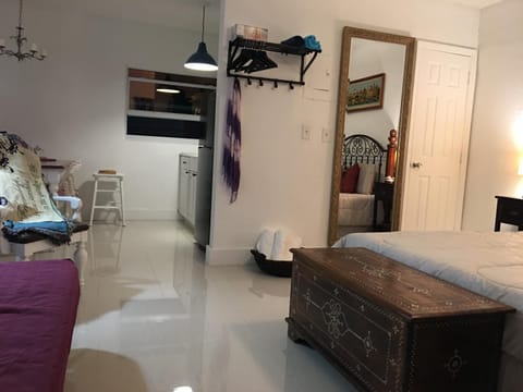 Private Studio blocks from Coconut Grove Apartment in Coconut Grove