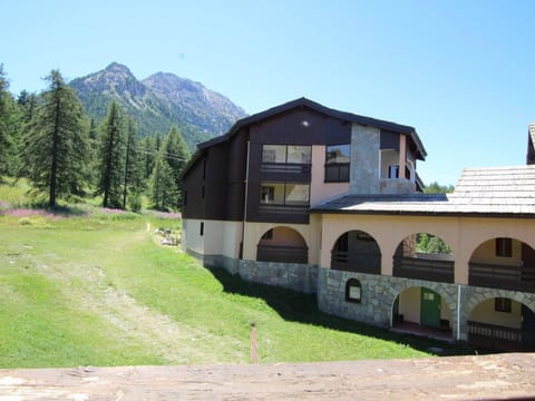 Montgenèvre : Duplex 6 pers, skis aux pieds, proche centre, vue ouest, parking inclus, animaux acceptés - FR-1-330D-113 Apartment in Montgenèvre