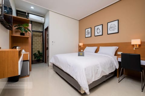 Bed, TV and multimedia, Photo of the whole room, Seating area, Bedroom, Area and facilities, wardrobe