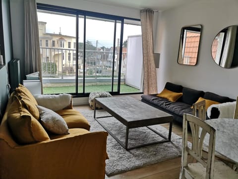 Appartement charme avec terrasse Apartment in Hauts-de-France