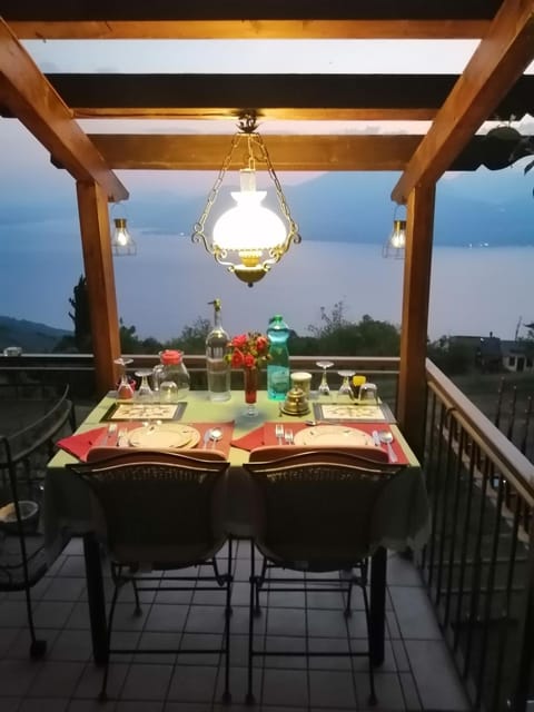 View (from property/room), Balcony/Terrace, Dining area, Lake view