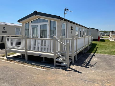 8 Berth caravan Skegness Golden Palm resort House in Chapel Saint Leonards