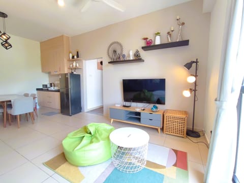 Communal lounge/ TV room, TV and multimedia, Kitchen or kitchenette, Living room, Seating area, Dining area