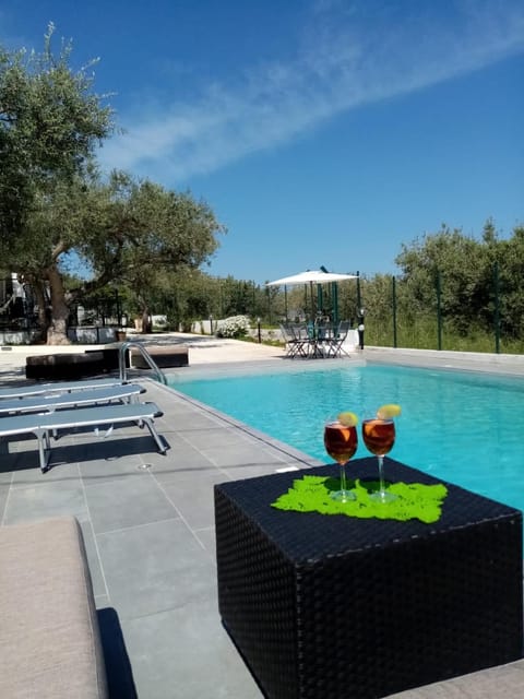 Swimming pool, sunbed
