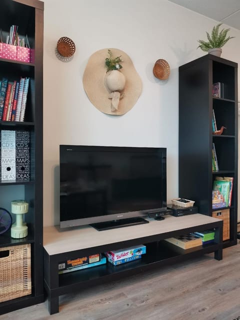 Communal lounge/ TV room, TV and multimedia, Seating area, Evening entertainment, Family, fireplace