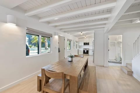 Seating area, Dining area